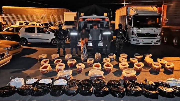 Ecuador decomisó un "significativo cargamento" de explosivos que iba a ser transportado desde Perú hacia Colombia para "actos terroristas"