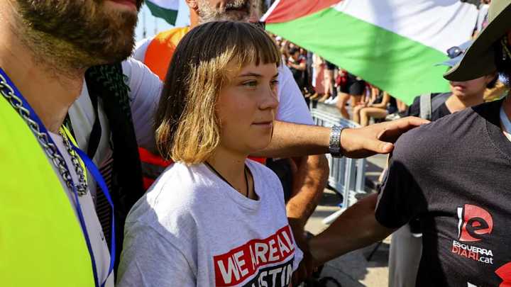 La Global Sumud Flotilla zarpa desde el puerto de Barcelona rumbo a la Franja de Gaza: "La causa palestina es la causa de la humanidad"