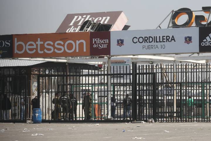 Colo Colo suspende arengazo previo al clásico ante la UC: apenas 350 hinchas llegaron al Monumental