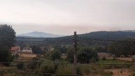 Un incendio en Navasfrías moviliza a medios aéreos y terrestres