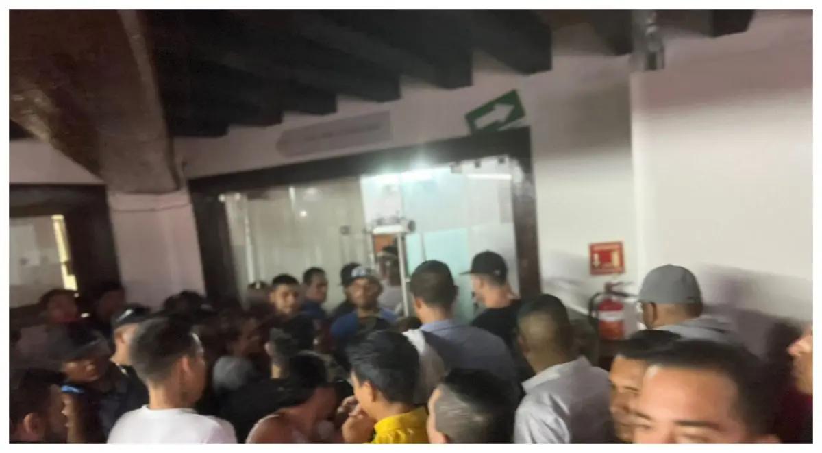 Agresión sexual en plena manifestación, afuera del salón de Cabildo de Puerto Vallarta