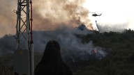 El incendio de Fasgar (León), otra vez "fuera de capacidad de extinción" por el viento y la "enorme sequedad"