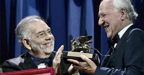 LEÓN DE ORO HONORÍFICO
