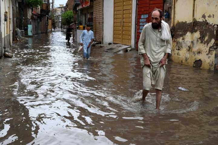 Pakistán sigue con búsqueda de 150 desaparecidos tras las intensas lluvias