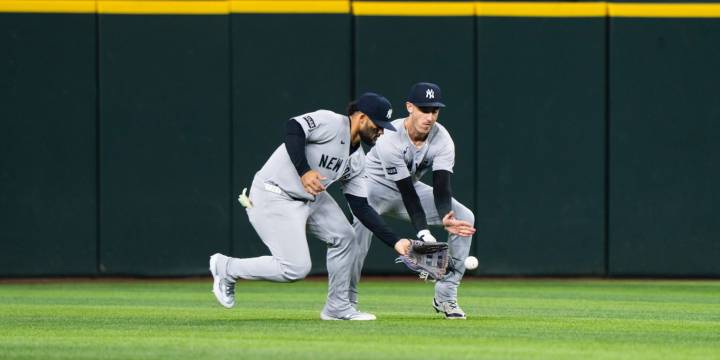Yankees give up lead late, lose to Rangers