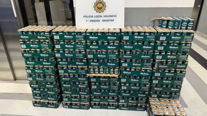 Detienen a un hombre con un "almacén clandestino" de 5.000 latas en condiciones extremas: "Cucarachas y hormigas"
