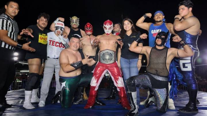 Imjuvemanía III: aficionados de Nuevo Laredo disfrutan función gratuita de lucha libre