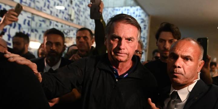 Bolsonaro pidió su absolución por falta de pruebas en el juicio por presunto complot para impedir la investidura de Lula