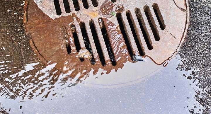 El Ayto. de Badajoz inicia medidas para evitar las acumulaciones de agua en varias calles