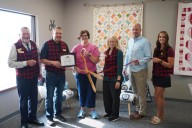 Bemidji Chamber Ambassadors congratulate Hooked on Quilts