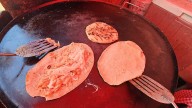Tortillas hechas a mano: el sabor y esfuerzo del maíz en Metepec