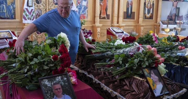 Familia y colegas lloran a querida maestra de Kiev fallecida en ataque ruso