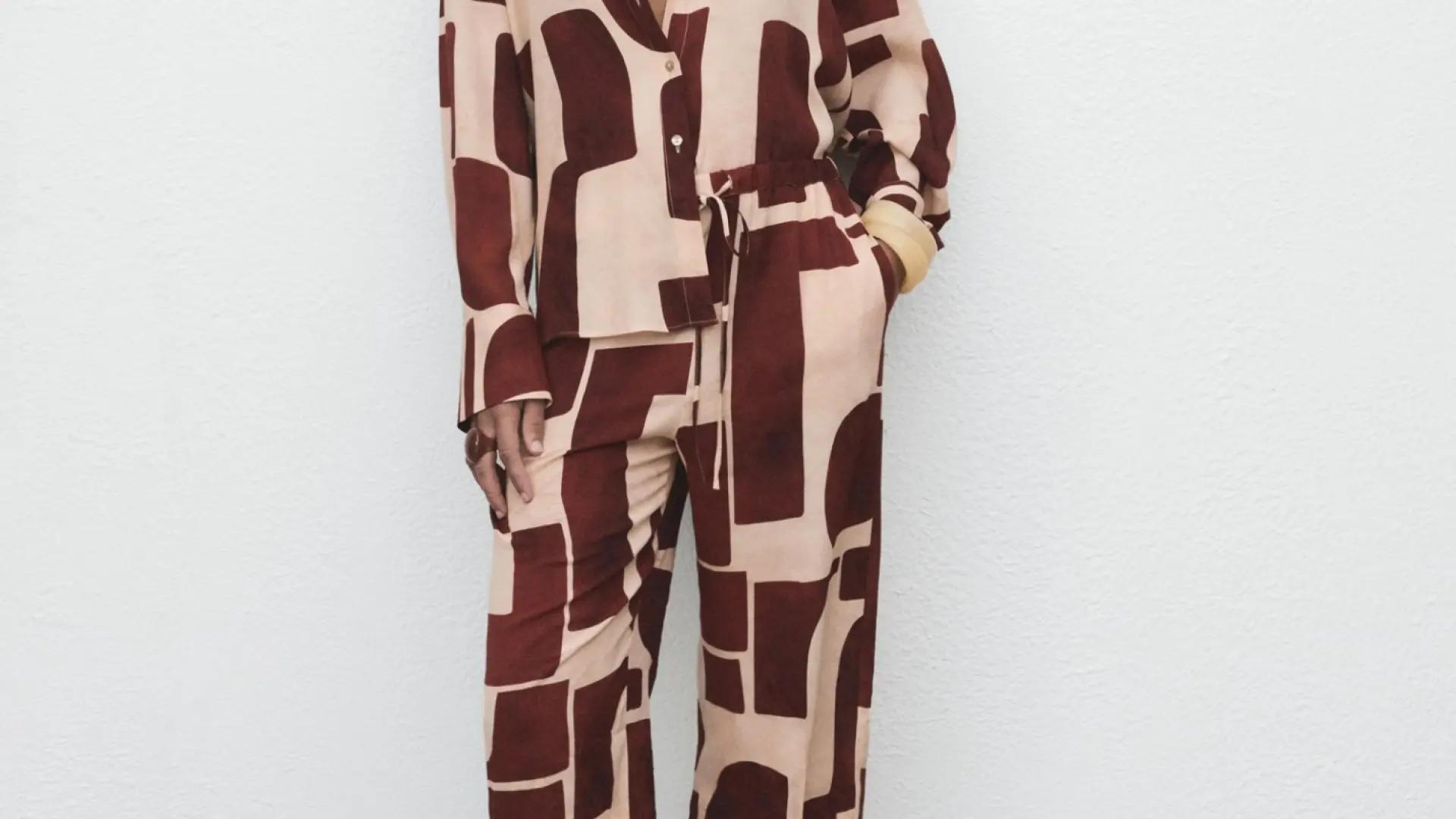 Así es el conjunto fluido de Mango que no sabías que necesitabas: elegante, cómodo y estiloso