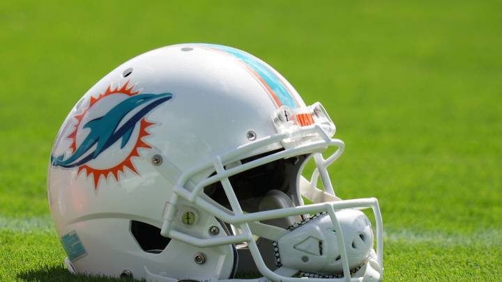 Dolphins OLB coach Ryan Crow arrested for domestic battery, placed on administrative leave
