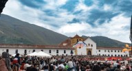 El Festival del Viento y las Cometas es uno de los mayores atractivos de Villa de Leyva donde llegan cientos de turistas a disfrutar de este escenario