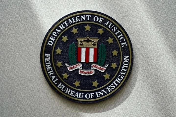Despiden a altos funcionarios del FBI; entre ellos el ex director interino
