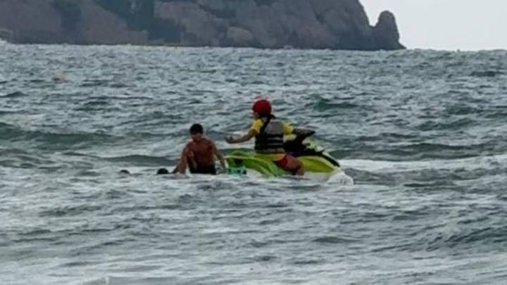 Susto en Benicàssim: el inesperado temporal deja a seis bañistas atrapados en el mar