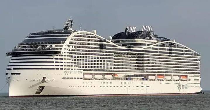 Un crucero con 8.500 personas queda a la deriva por una avería en los motores