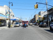Caminante murió arrollado por camión cerca de su casa en Queens, Nueva York