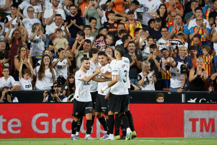 3-0. El Valencia crece ante el Torino al ritmo del renovado Javi Guerra