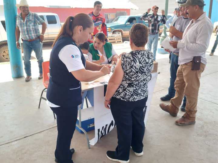 Vacunación contra el sarampión beneficia a comunidades de la Sierra Tarahumara