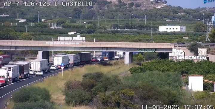 Once heridos, entre ellos un bebé, en un accidente entre tres coches en el término municipal de Castellón