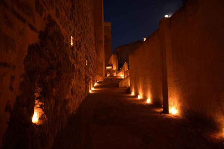 Un paseo de ensueño por el corazón de Aroche: La Noche de las Velas