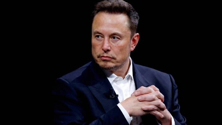 Elon Musk addresses TIME-TRAVELER rumors as he breaks silence on eerie Mars ‘prediction’ in obscure 1950s science book