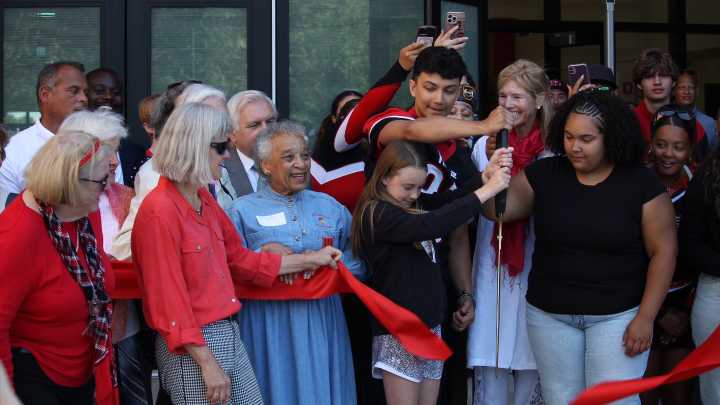 'What the kids deserve': Newport celebrates opening of Rogers High School