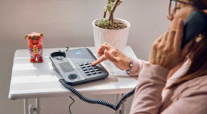 ¿Se vienen cambios en tu recibo telefónico? OSIPTEL eliminaría topes de precios en telefonía fija