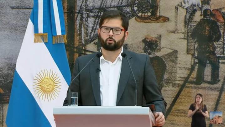 Batalla campal en Avellaneda: el duro mensaje de Gabriel Boric por los hinchas chilenos agredidos