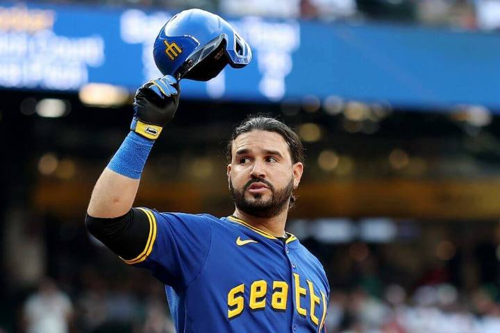 Busy deadline sets up playoff sprint for M’s, Rangers, Astros