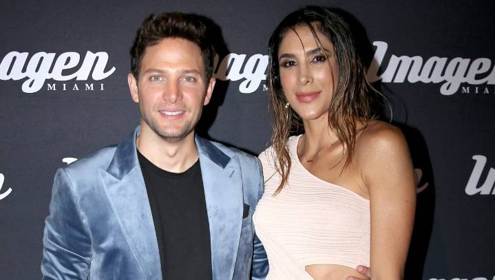 Gabriel Coronel y Daniela Ospina bautizan a Lorenzo, su hijo, y lo presumen en fotos