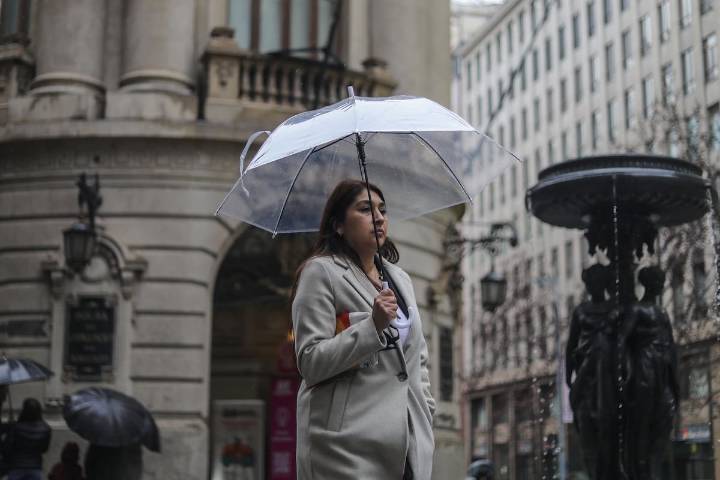 Lluvia en Santiago: ¿Cuántos milímetros caerán y cuándo será más intensa la precipitación?