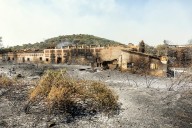 Dos municipios confinados y decenas de desalojados en Extremadura por el incendio de Jarilla