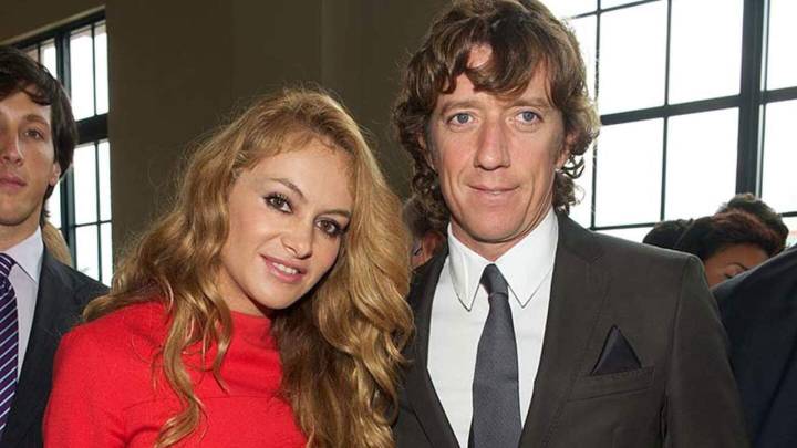 Detienen al hijo de Paulina Rubio en aeropuerto de España por viajar solo