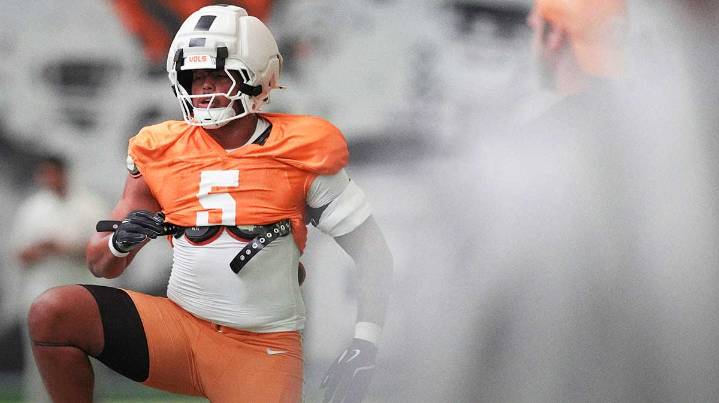 Tennessee football gets tough injury update on key defensive piece
