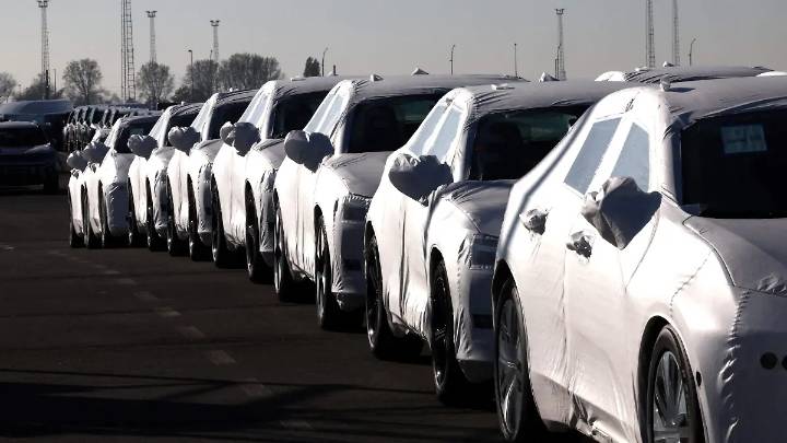 EU aplicará arancel del 15% a los automóviles europeos