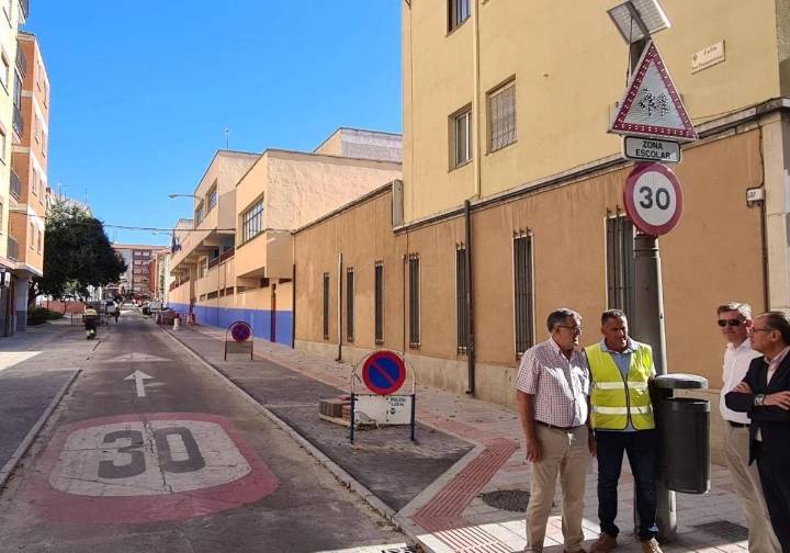 Comienzan las labores de mantenimiento de la señalización horizontal en calles y avenidas de Salamanca