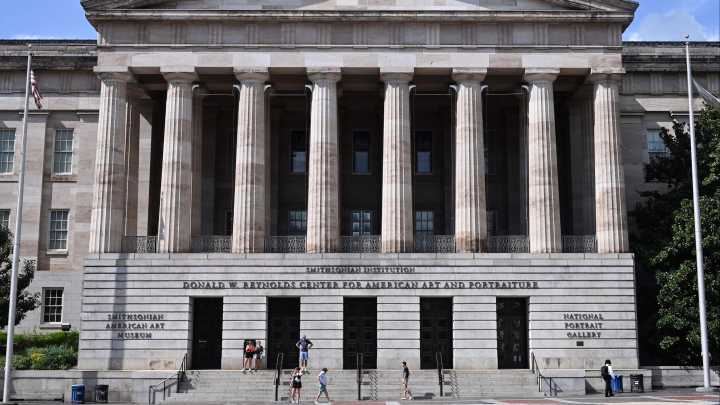 La cruzada de Trump contra los museos: amenaza con cortarles la financiación por su "ideología impropia"