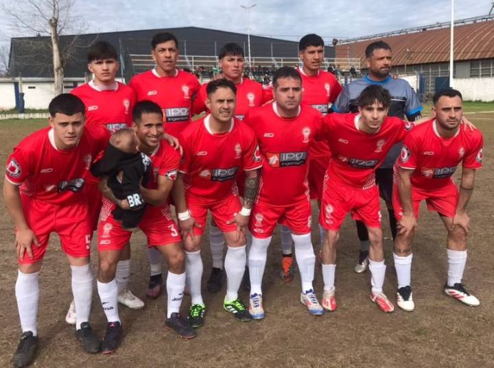 Fútbol local: golpes de Huracán y Obras, que son finalistas