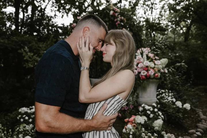 Taylor Swift and Travis Kelce's engagement: Letters
