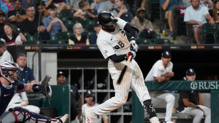 White Sox place center fielder Luis Robert Jr. on the 10-day IL with a left hamstring strain