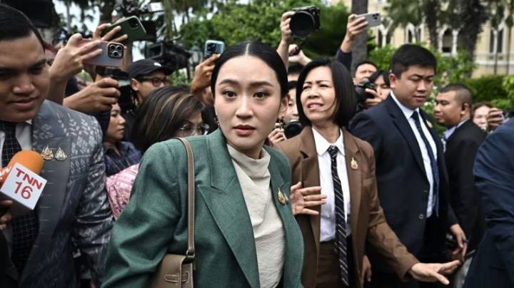 La primera ministra de Tailandia fue destituida por el escándalo de una llamada telefónica filtrada con el líder de Camboya