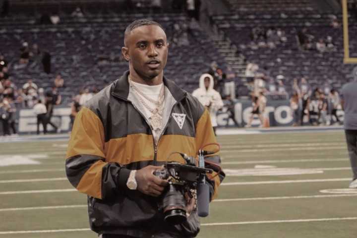 Deion Sanders Jr Shows off Gift From Dad Deion as He Opens Up on ‘Bad Memories’ Deion Sanders Jr. cracks open Prime’s gift, all hyped, but then he gets real—some memories still hit kinda hard. Papiya 