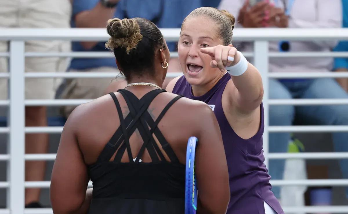 Four-time Grand Slam winner sends clear message to Jelena Ostapenko after exchange with Townsend