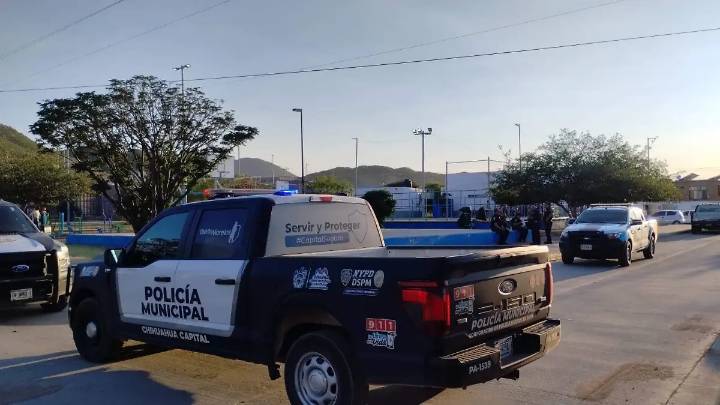 Tras persecución, acusan a municipales de abuso de autoridad y robo en la colonia Quinta Juan Pablo