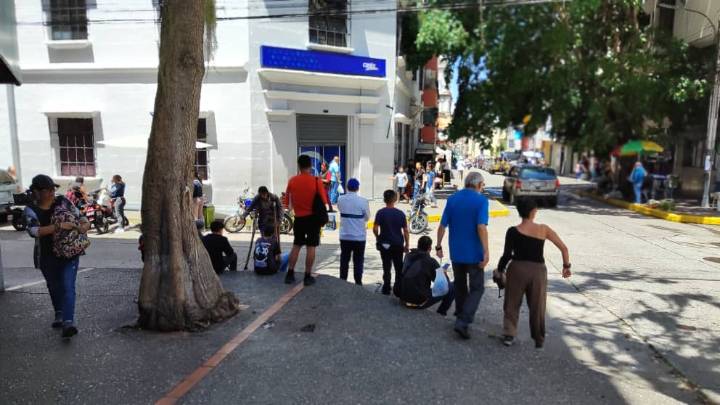 Comida y útiles escolares complican la vida de merideños que tienen hasta tres trabajos