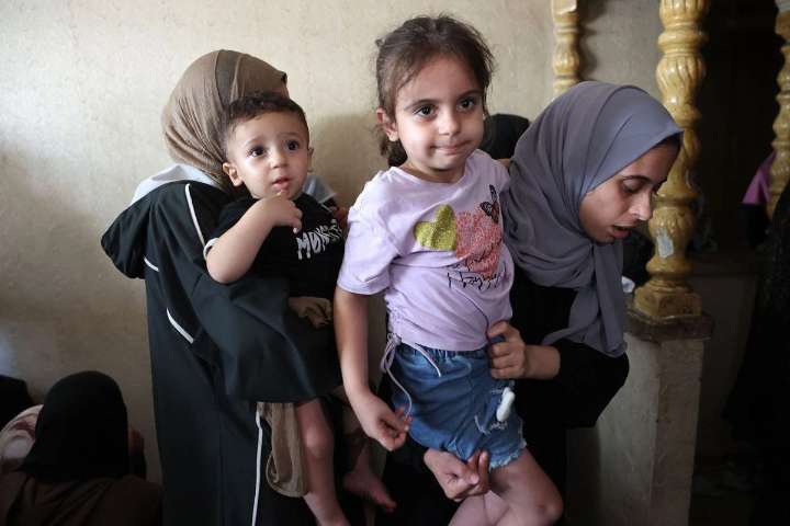 Sheinbaum, a favor de dar asilo a niñas y niños palestinos huérfanos