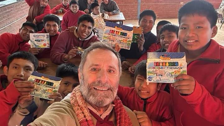 La historia del cura que dice haber recibido un mensaje de Francisco
